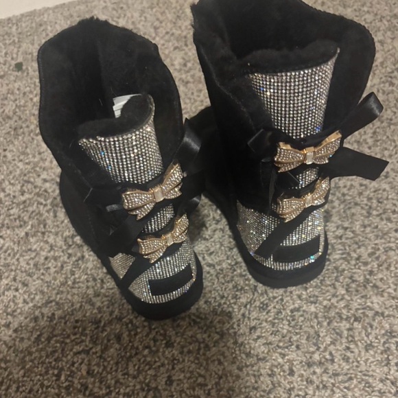 UGG Shoes - Ugg size 8 Sparkling Black womens Boots with Bows